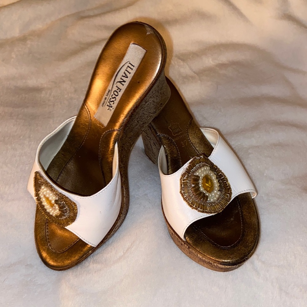 Vintage white platforms have Italian style!